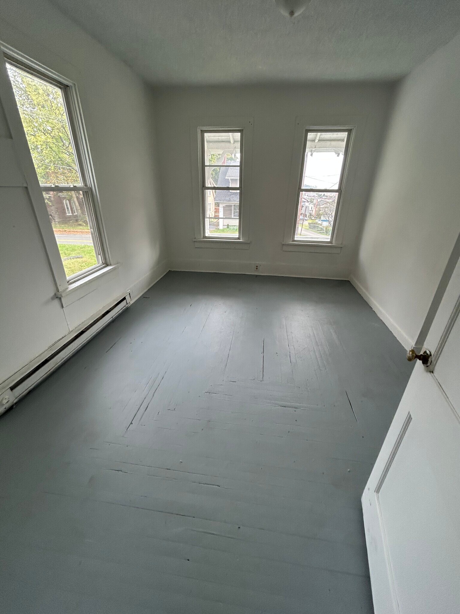 Front bedroom 1 - 31 N Fairview St