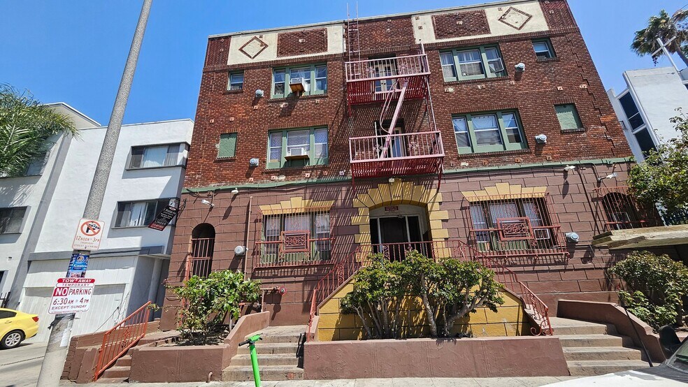 Building Photo - 844 S Westlake Ave