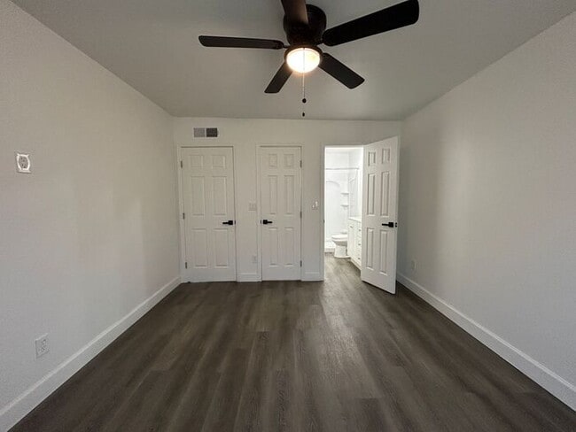 Building Photo - 1254 W Manhatton Dr
