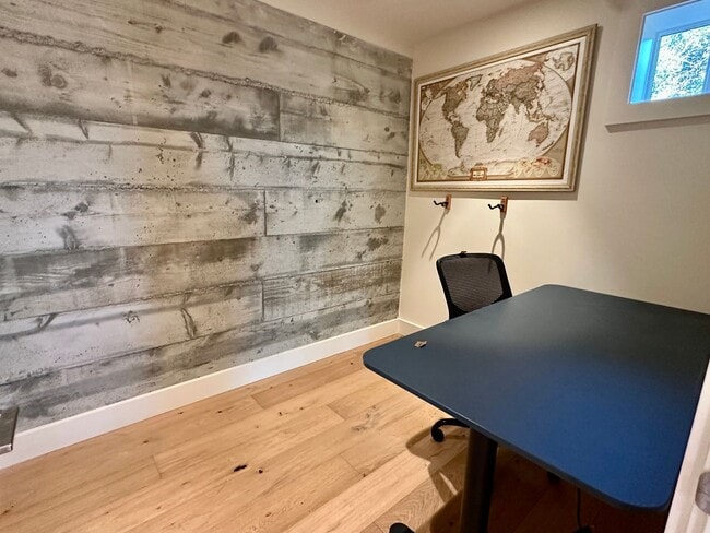 Building Photo - Fairfax Hillside Flat w/Valley Views