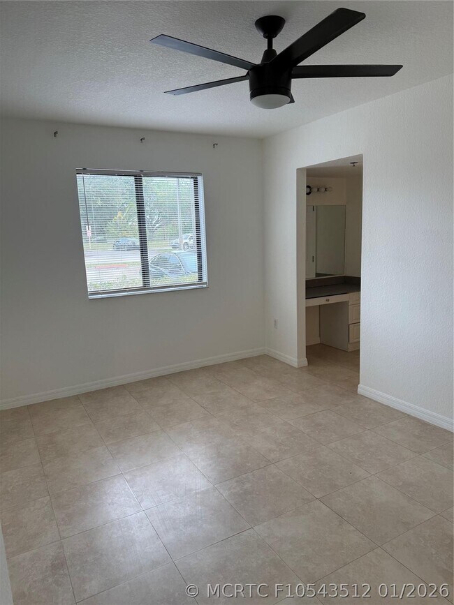 Building Photo - 9300 Fontainebleau Blvd