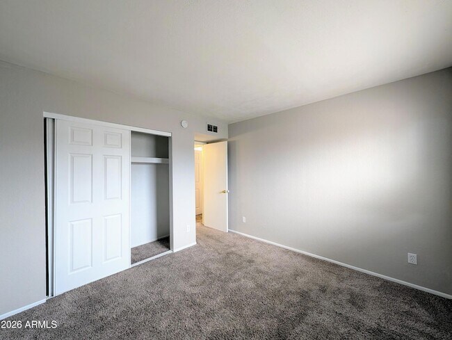 Building Photo - 4211 E Palm Ln