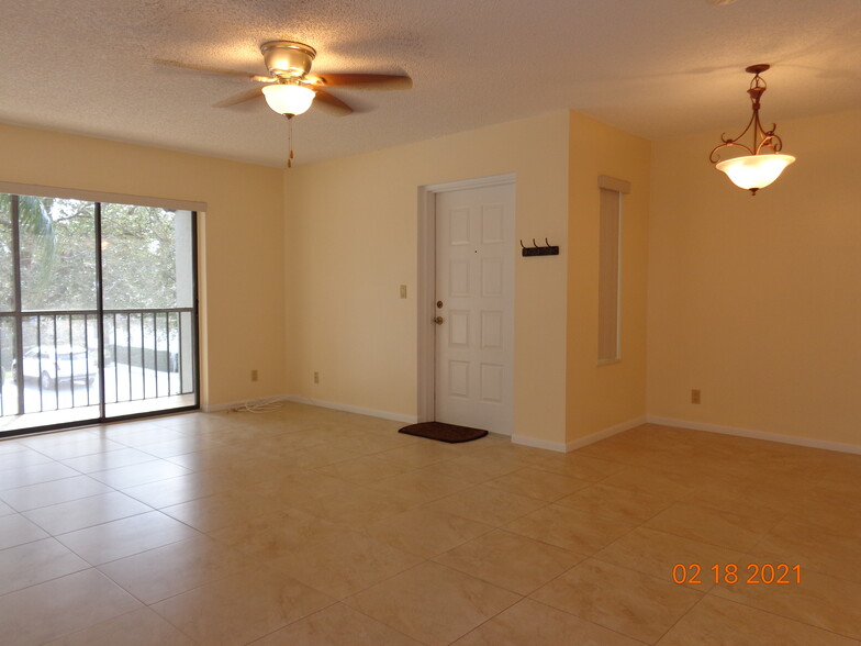 Entrance to Living/Dining Room - 2114 SW Silver Pine Way