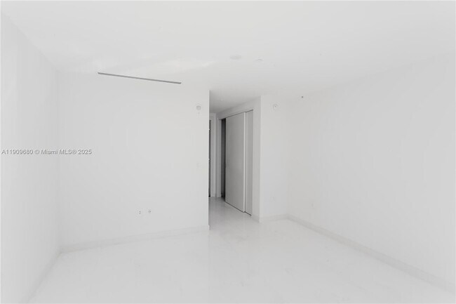 Building Photo - 300 Biscayne Blvd Way