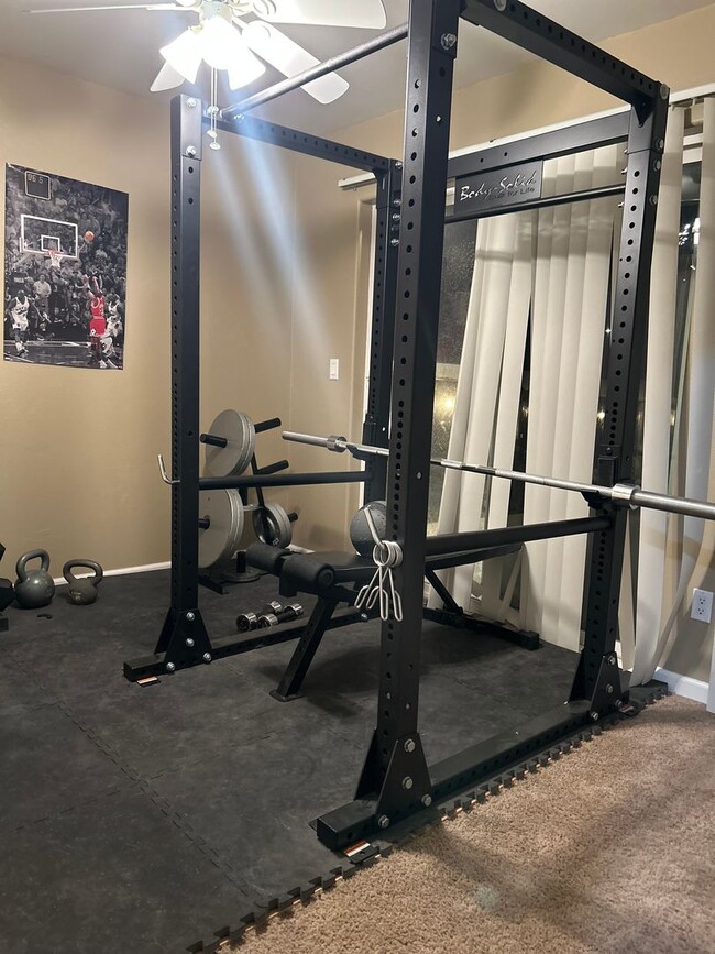 Building Photo - Century 21 Gold Rush - 3 bed, 2.5 bath (North Pole)