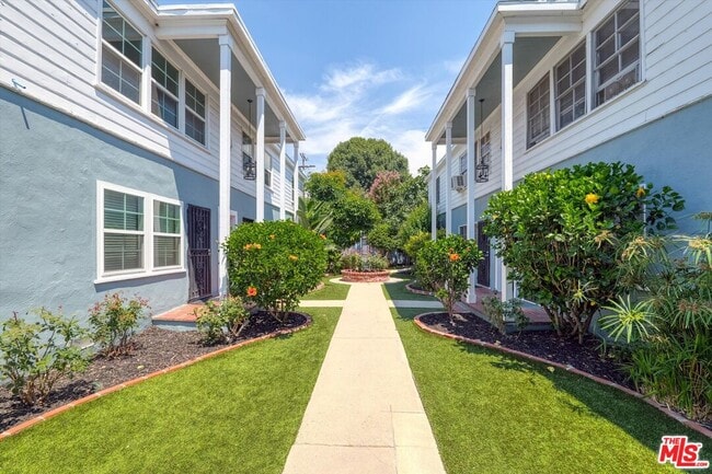 Building Photo - 11683 Chandler Blvd