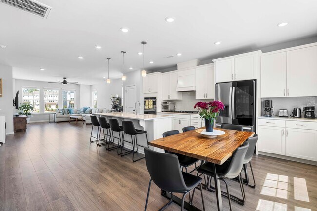 Building Photo - 2245 Kettle Falls Station