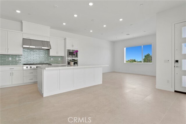 Building Photo - 612 Chinon