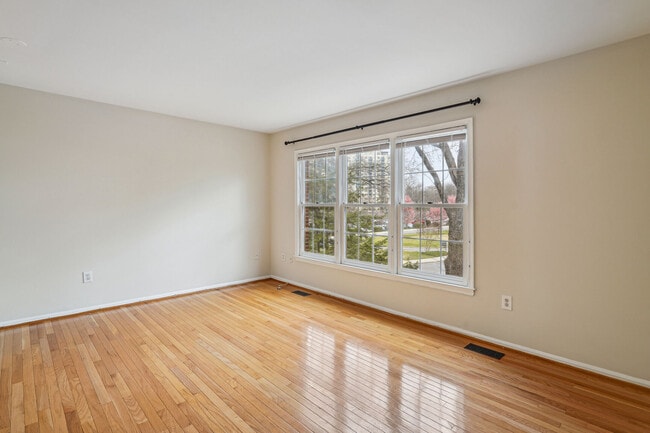 Building Photo - 5407 Grove Ridge Way