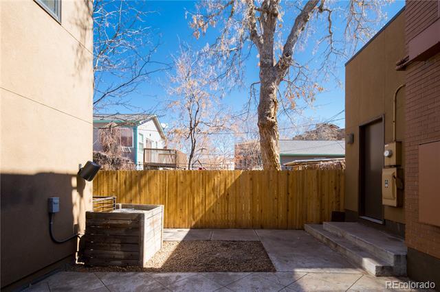 Building Photo - 2536 Glenarm Pl