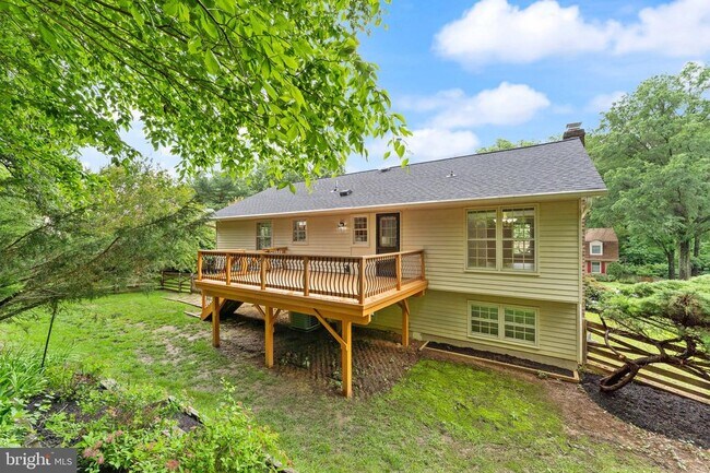 Building Photo - 2660 Oakton Glen Dr