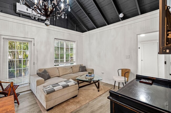 Building Photo - 1017 SW 4th St