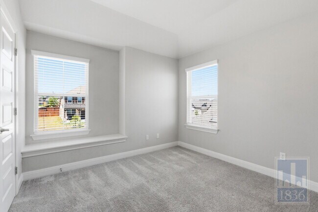 Building Photo - 555 Purple Heart Dr