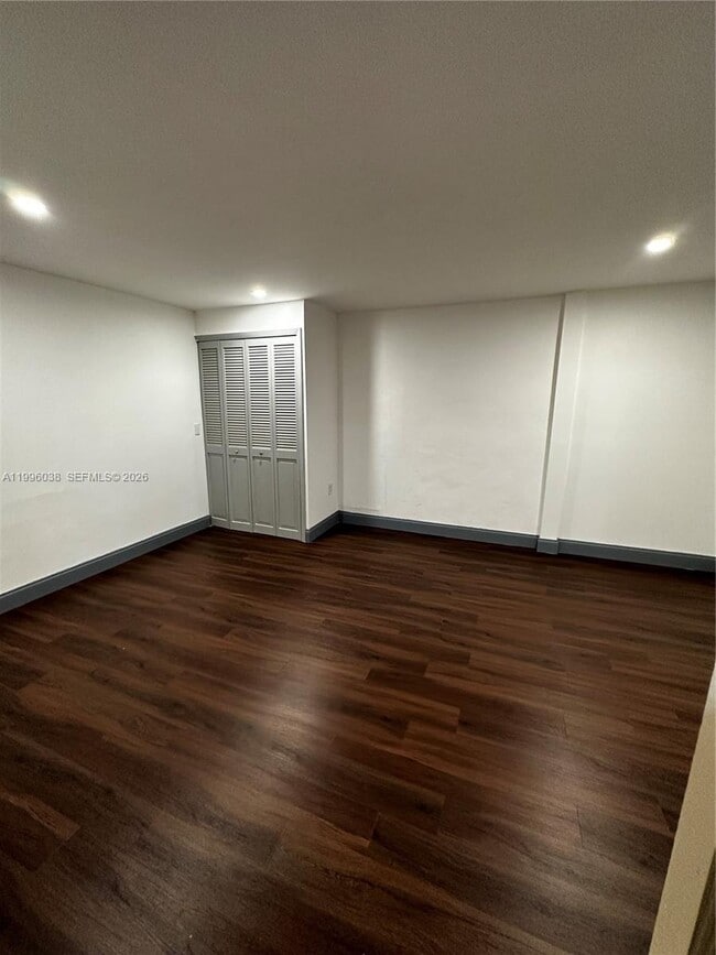 Building Photo - 571 SW 71st Pl