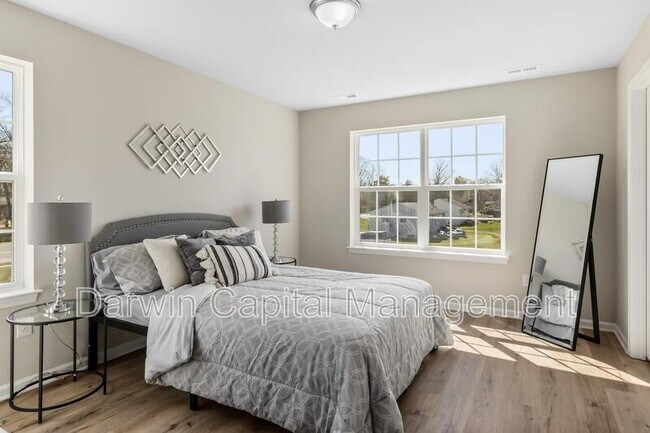 Building Photo - 385 N Tuckahoe Rd