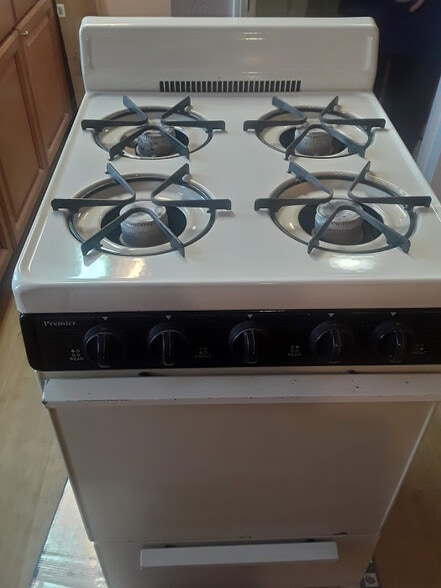 STOVE - 25223 Western Ave