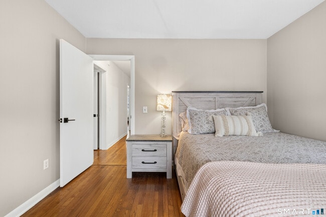 Building Photo - 12 Beach Park Rd