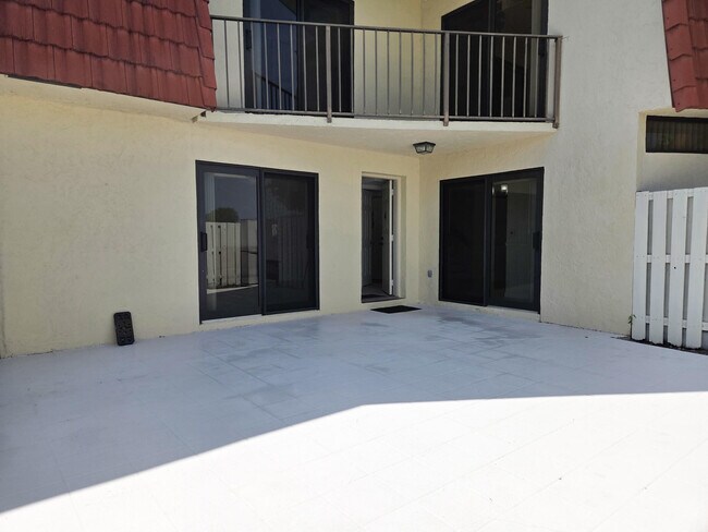 Building Photo - 3888 Victoria Dr