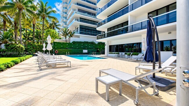 Building Photo - 9455 Collins Ave