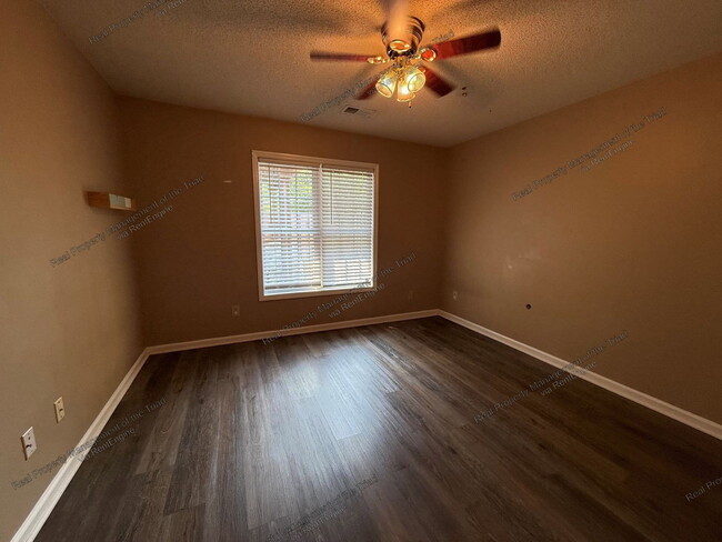 Building Photo - 3925 Cobblestone Bend Dr