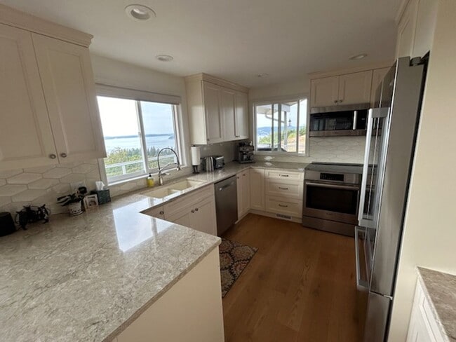 Building Photo - Furnished, Short-Term Camano Island Home w...