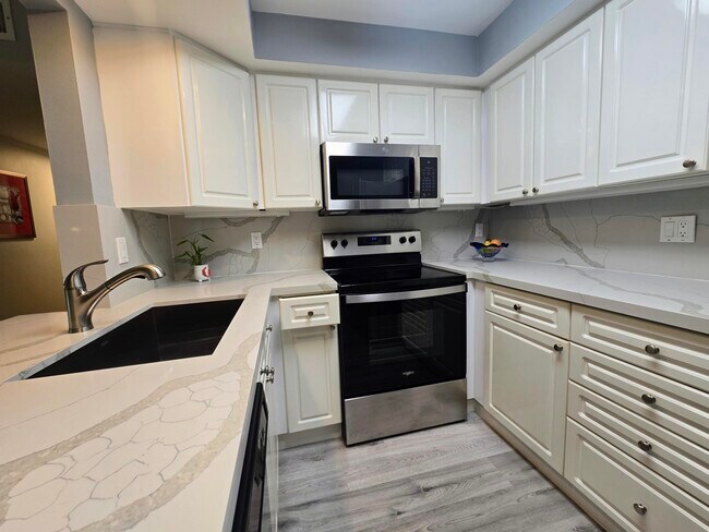 Building Photo - 1301 River Reach Dr