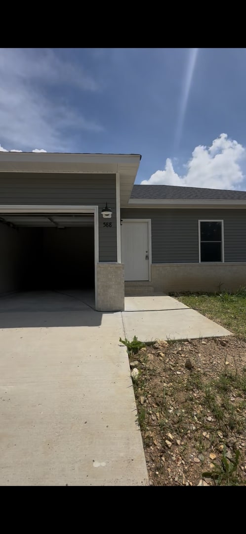 Building Photo - 590 N Airport Rd