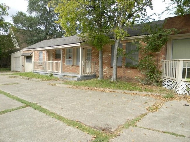 Building Photo - 418 N Coulter Dr