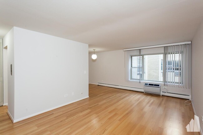 Primary Photo - 1 bedroom in Chicago IL 60657