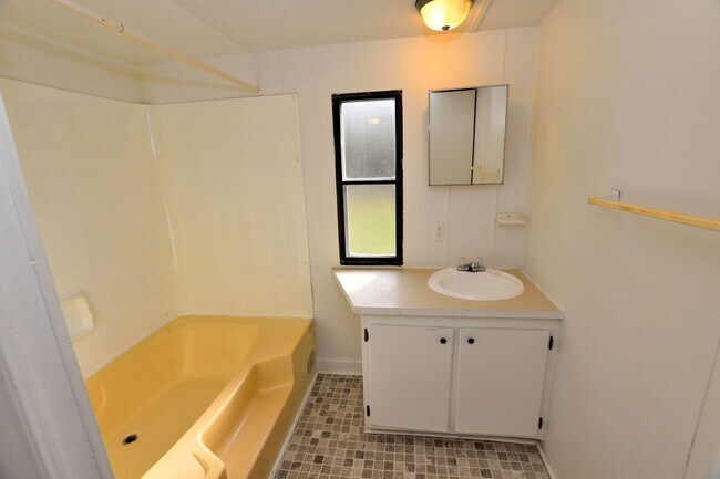 Building Photo - 10059 NC-43