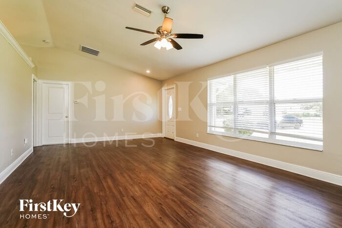 Building Photo - 1831 Coral Point Dr