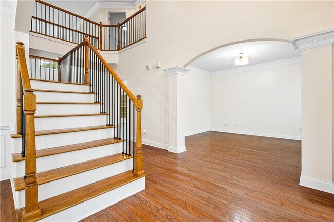 Building Photo - 2624 Crest Valley Dr