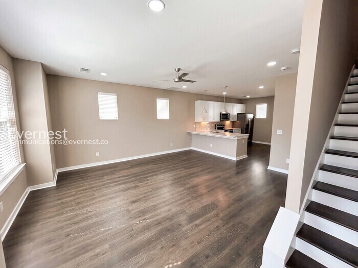 Building Photo - 305 Jeffries Wy