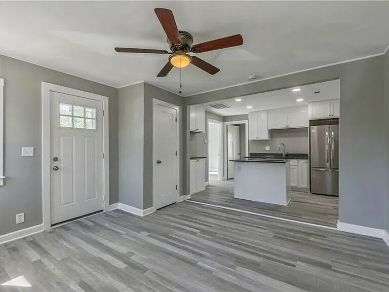 Building Photo - 426 E Elm St