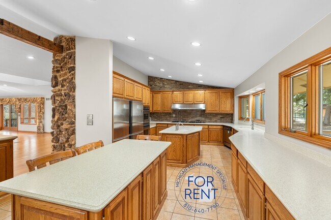 Building Photo - 7255 E Baldwin Rd