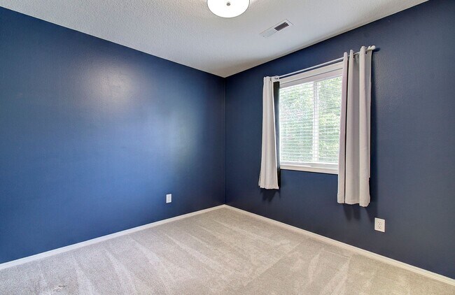 Building Photo - Large 2 Story 4bd 2.5ba Home in Vancouver