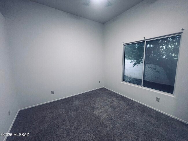 Building Photo - 12490 N Wayfarer Way
