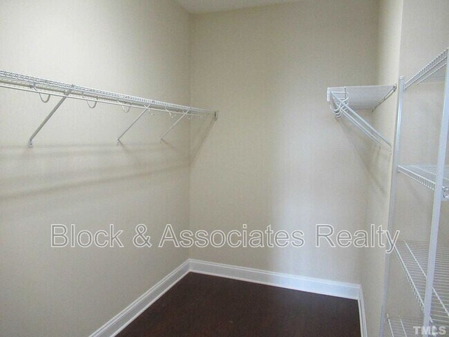 Building Photo - 1148 Holland Bend Dr
