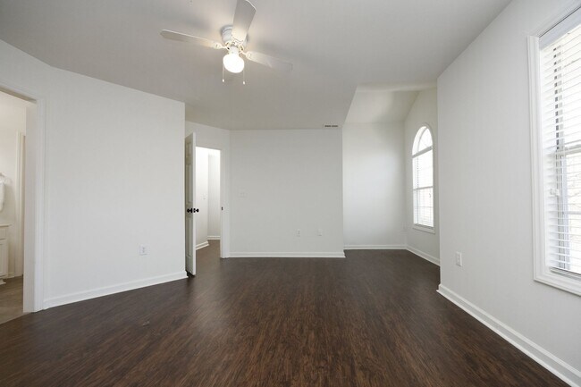 Building Photo - Now Available in Cary! Cozy 2-Bedroom Condo with Fireplace, Pool Access & Covered Porch!