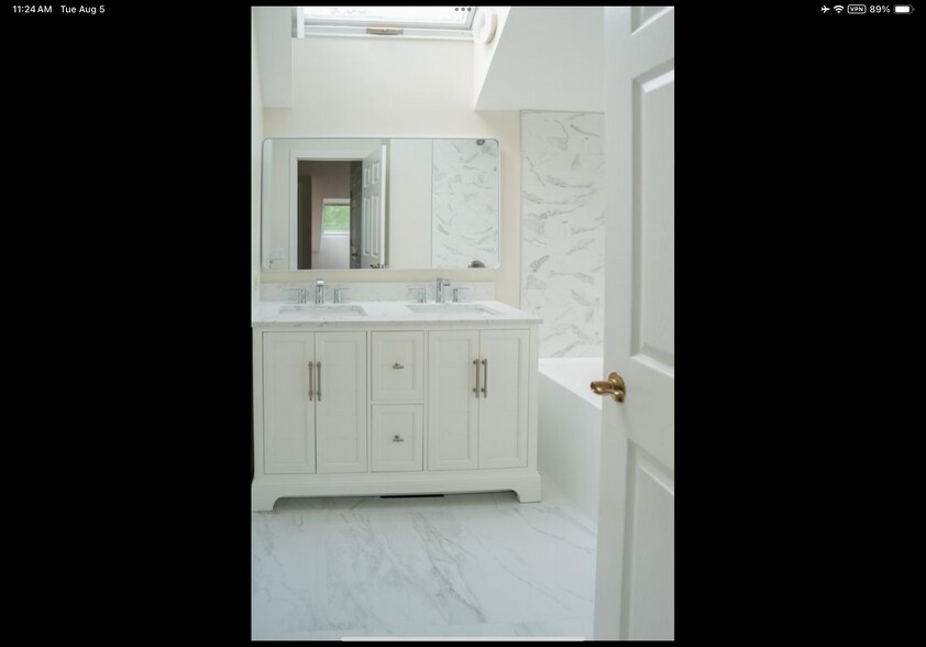Main Bathroom - 57 Green Heron Ln