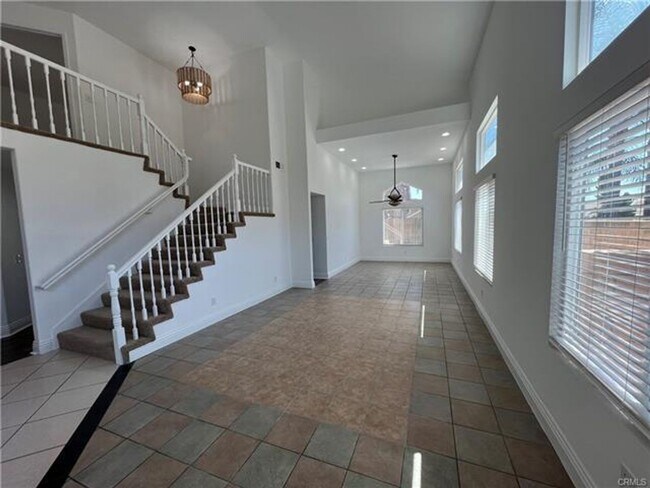 Building Photo - Beautifully Maintained Home