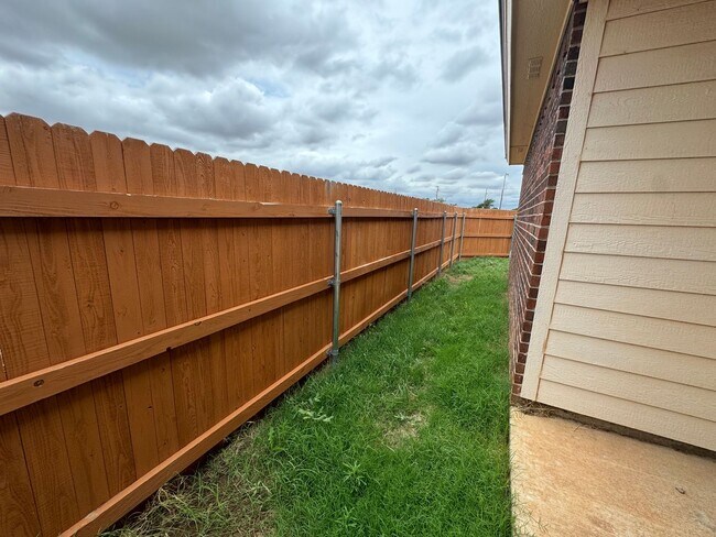 Building Photo - Cooper ISD- Luxury Duplex in Southwest Lub...