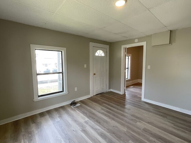 Building Photo - Newly Updated 2 bedroom / 1 bathroom house...
