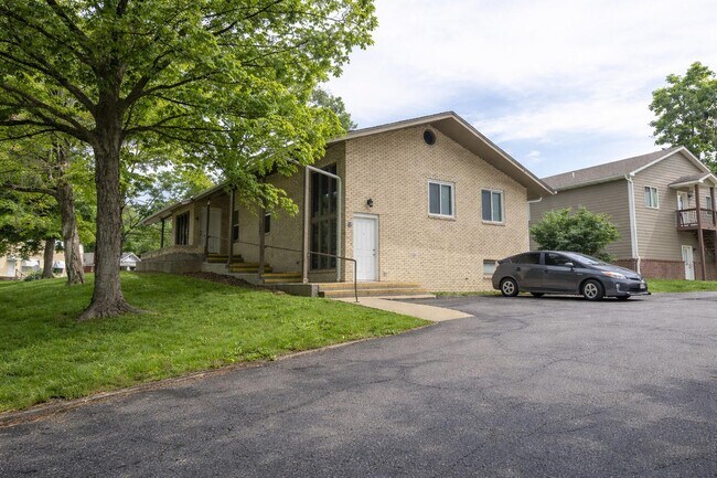 Building Photo - 1415 Paris Rd