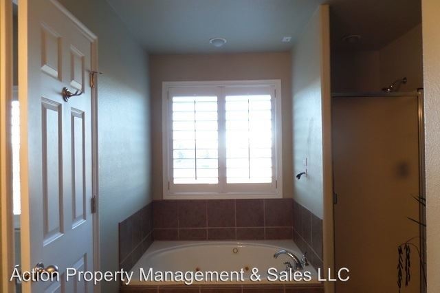 Building Photo - 1598 Wyngate Park Dr