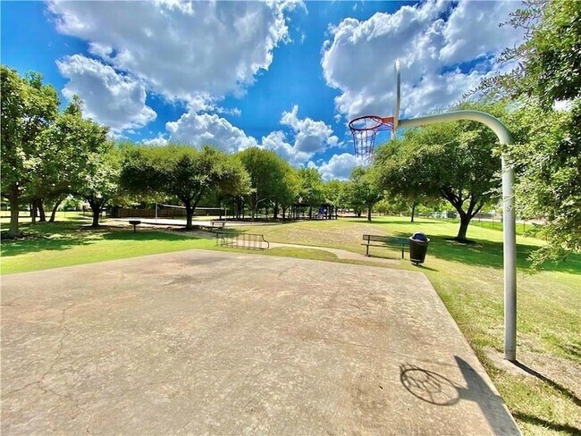 Building Photo - 1056 Winnsboro Lp