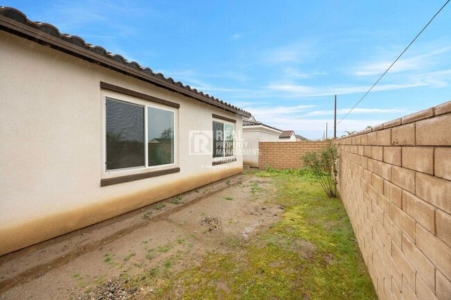 Building Photo - 365 Huntington Ct