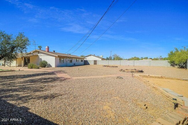 Building Photo - 6518 E Sunnyside Dr