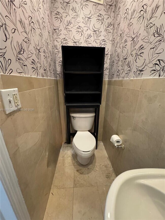 Building Photo - 1027 Euclid Ave