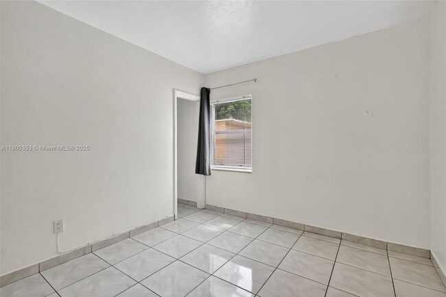Building Photo - 1498 NE 180th St